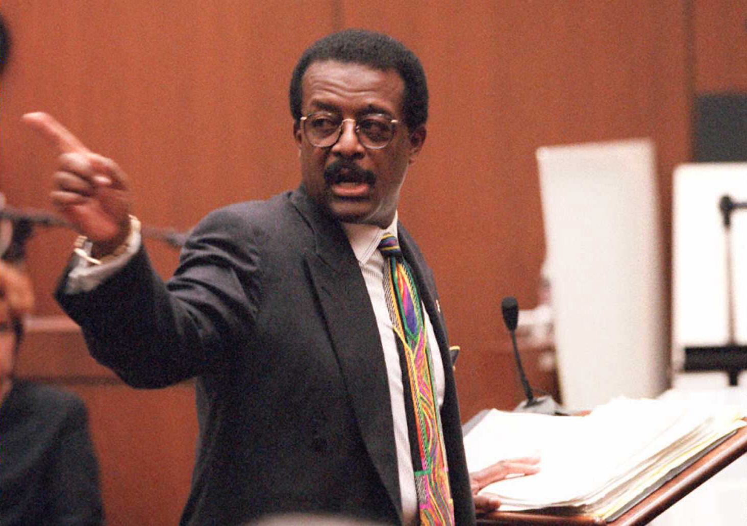 Defense lawyer Johnnie Cochran Jr. points to the d